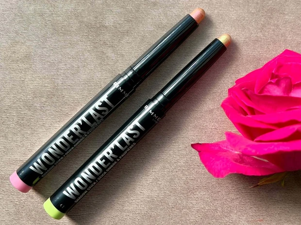 リンメルの春新色アイシャドウをスウォッチ！ アイライナーとしても使えるパステルカラー2色