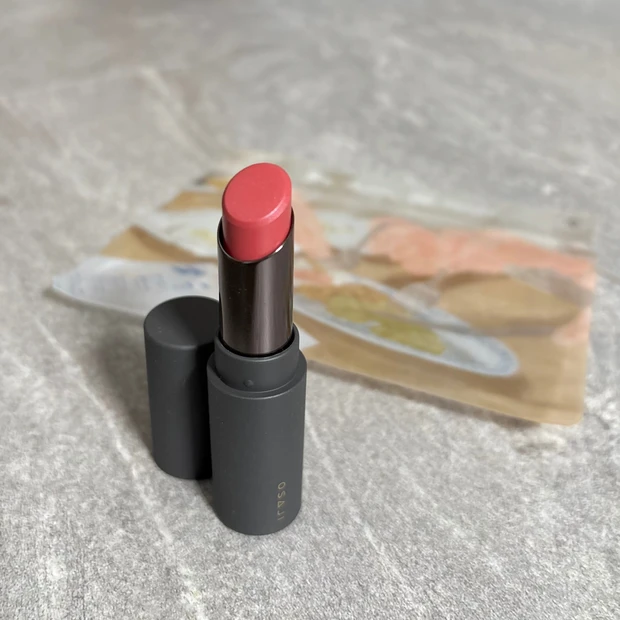 【オサジ】2025ホリデー数量限定！リップバームのおすすめカラーをスウォッチ付きでご紹介♪