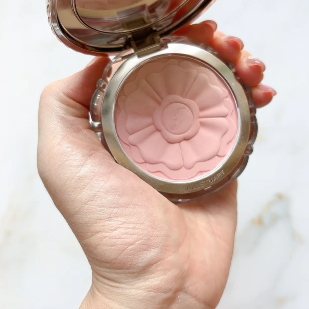 ジルスチュアート　チーク　01