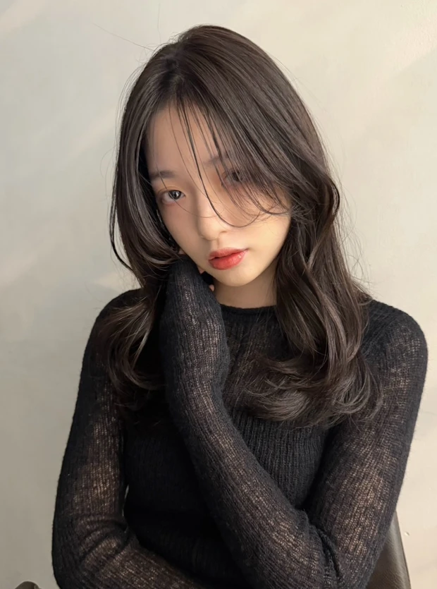 髪型 ロング ロングヘア シースルーバング 黒髪 スタイリング