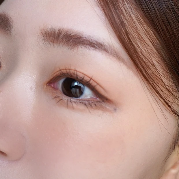 Pyt（ピュット） ニンチ アイパレット 01 ミュートブラウンでメイクした写真