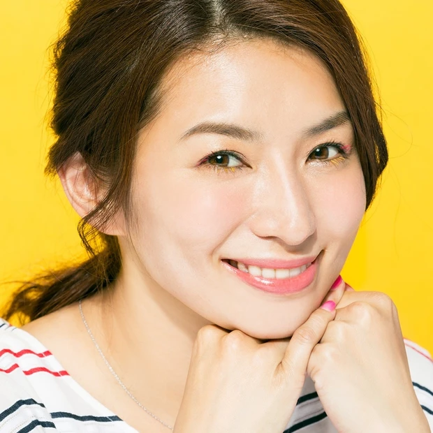 目尻と黒目下にちょこん♪ カラーマスカラが主役のサマーメイク