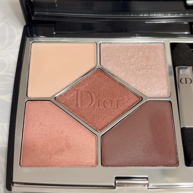 Diorのサンク クルール クチュール 1947の寄り