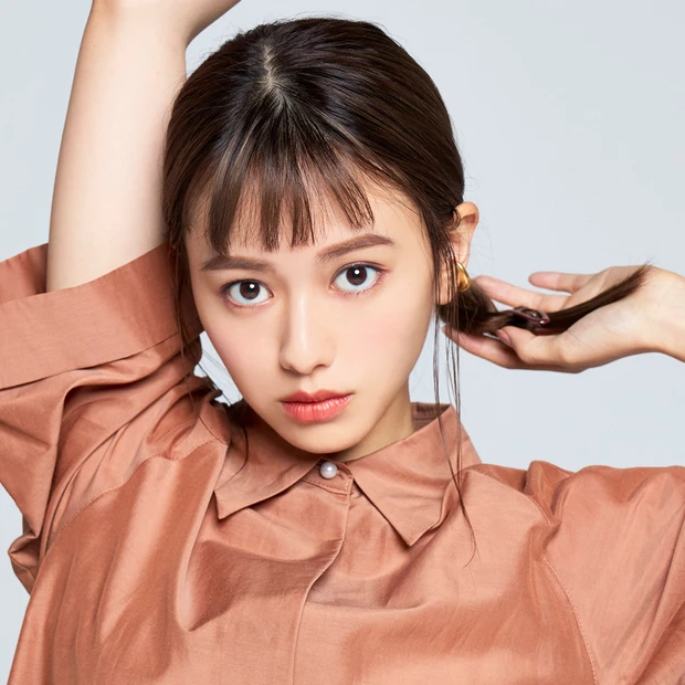 【山本舞香】こなれ感抜群の大人ヘルシーなロープ編み3