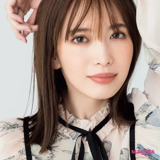 【ベージュメイクにおすすめ】SUQQU コンフォート リップ フルイド フォグ 06_モデル写真