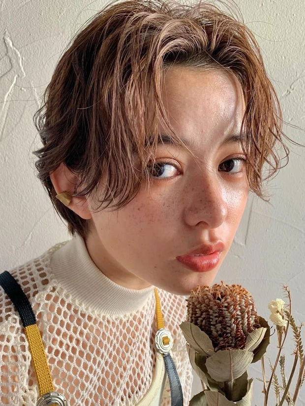 【ベージュ系】春におすすめの髪色・ヘアカラー ミルクティーベージュ