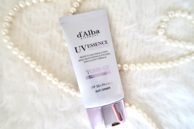 ダルバ ウォータフルトーンアップサンクリームのパッケージ