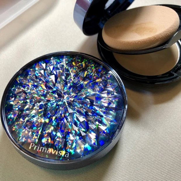 こんなに輝くコンパクト見たことある?!Primavista 限定品EC先行開始!