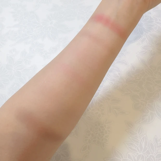 アイデザイナー n 02 Dress up Pinkのスウォッチ