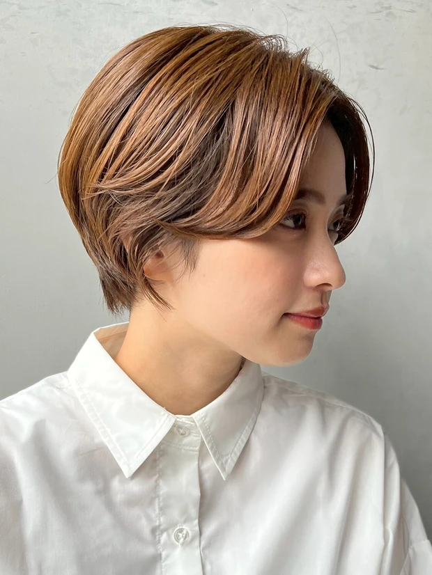 髪型　小顔ショート　ショートヘア　センターパート　サイド