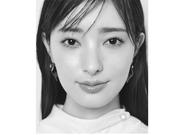 眉尻と唇を結んだ線が【逆正三角形】になるのが理想