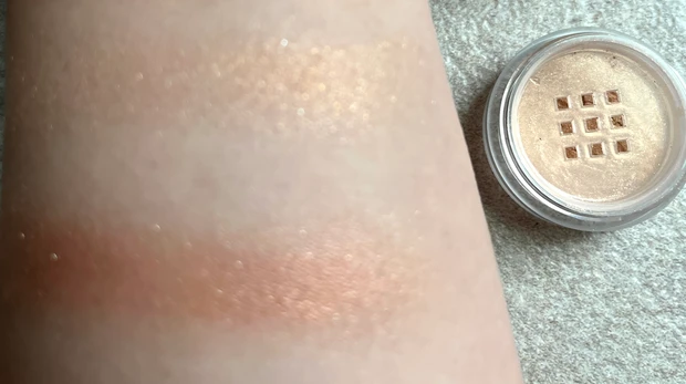 オンリーミネラル　ミネラルカラーズ アイシャドウ デュオ　02　リップセラム　01 ミネラルコスメ　カルミンフリー　スウォッチ