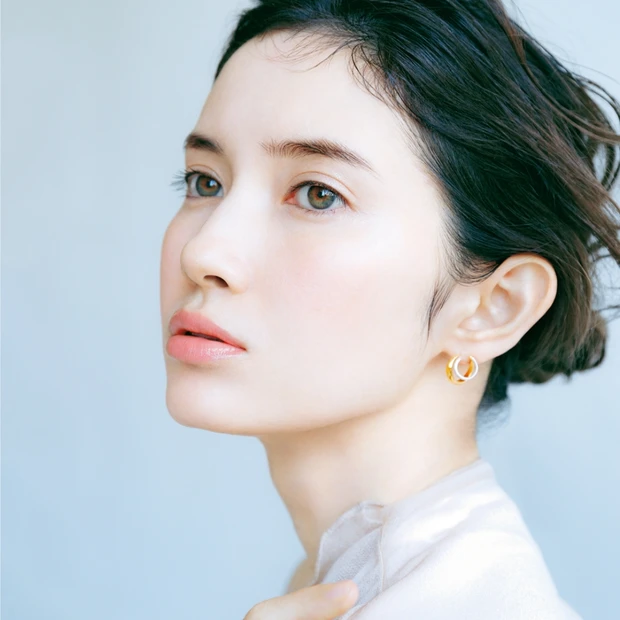 【７月号特別付録】感動の肌なじみ！ エストのパウダリーファンデーションは…