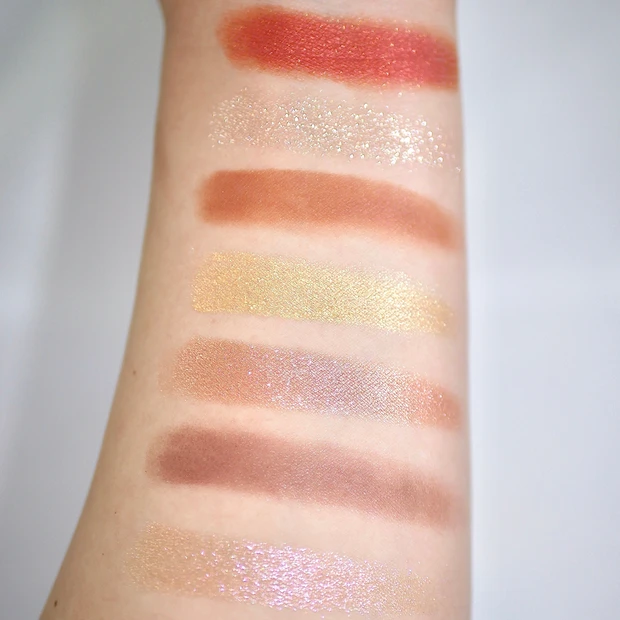 BOBBI BROWN(ボビイブラウン)ホリデーコレクション2022 リュクスアイ&チークパレット インカンデスントグロウ　スウォッチ　フラッシュあり