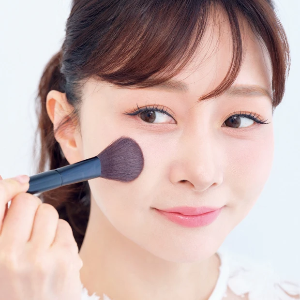 石井美保さんの「崩れないベースメイク」を実況中継。使用アイテム&ツールも全部見せ!