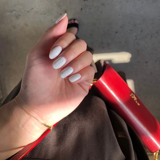 【ネイル】夏から秋まで楽しめるホワイトネイル2種！マットなネイルも綺麗に塗るポイントをご紹介します_3