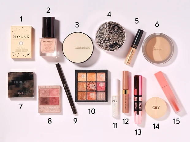 休井美郷さん　愛用コスメ　メイクポーチの中身