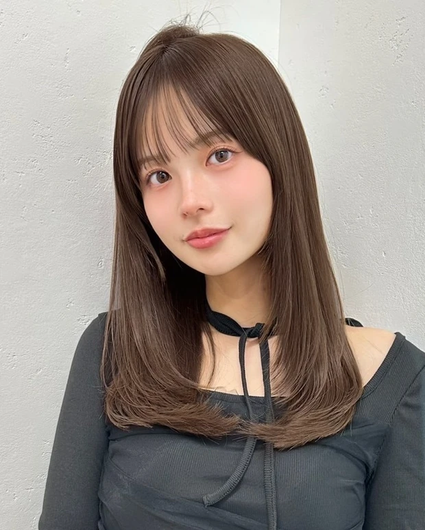 ヘアカタログ　ロング　ロングヘア　前髪あり　スタイリング