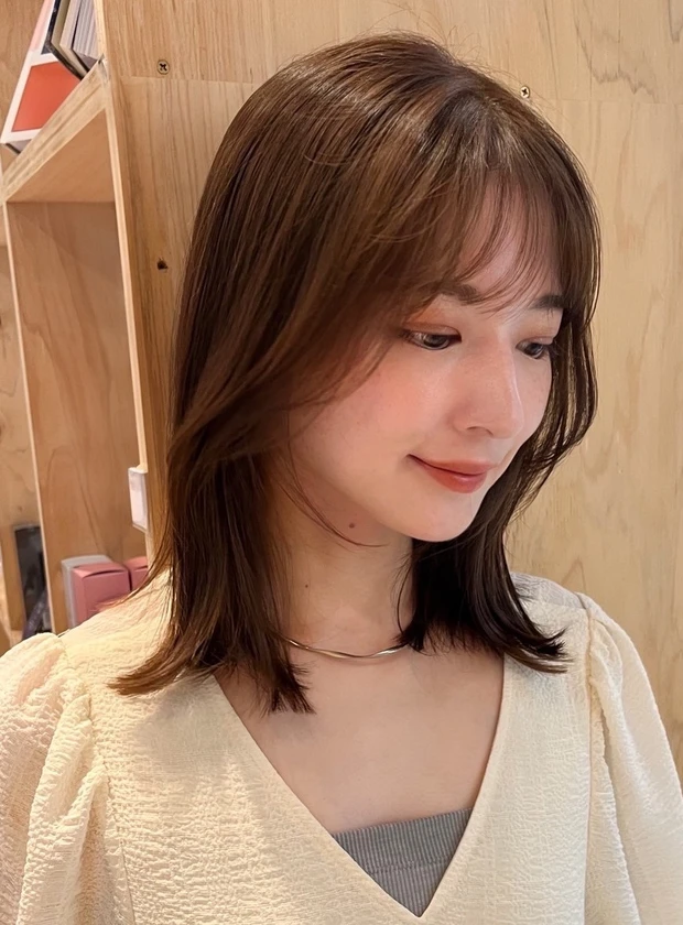 髪型　くびれミディアム　ミディアムヘア　小顔ヘア　サイド