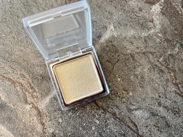 【RMK】肌馴染み抜群さりげないキラキラが素敵な単色アイシャドウ!_2
