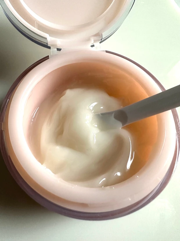 気の利いたスパテュラが嬉しい。医薬部外品となったカナデル プレミアリフト_1_2