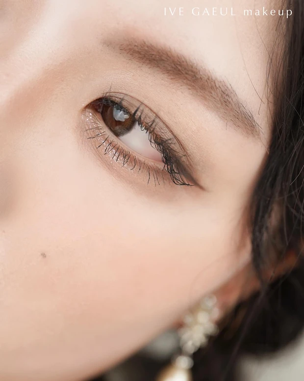 【韓国アイドルメイク】Off The Recordの世界観を表現した、IVEのガウルちゃんメイクに挑戦！スモーキーメイクのおすすめアイテムも。_2_1