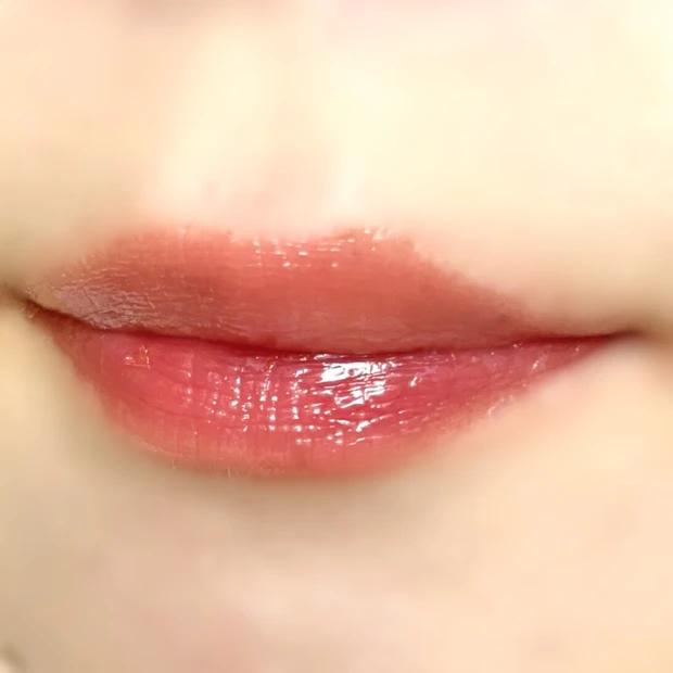 JUDYDOLL(ジュディードール)「ミニちゅるティントリップ G04 こもれびローズ」の塗布画像