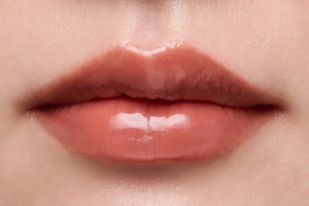 ブルベ夏　　シャネル　リップ ル ルージュ デュオ ウルトラ トゥニュ 69 テンダー ベージュ スウォッチ