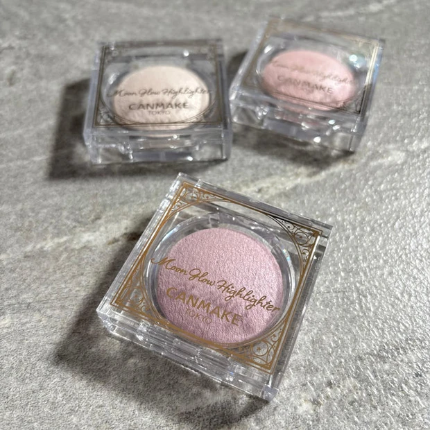 キャンメイク ムーングロウハイライターの人気の理由は？