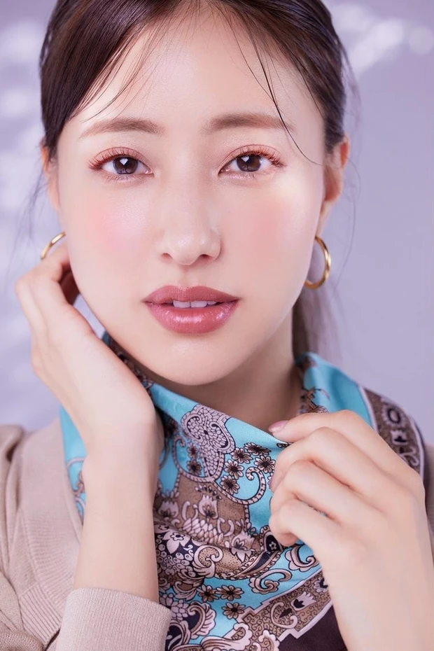 【6位】【イエベ秋】好印象な初対面メイク|気取らない洒落感を演出して好感度アップ