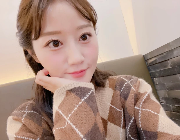 マキア 声優・小倉唯の#ゆいびゅーてぃ 韓国メイク体験 アップヘア