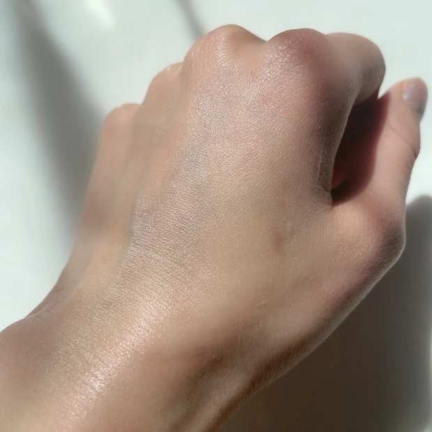 ハイライトで作ったと思われない自然なツヤ肌【マキアエディターズの「オッス！推しコス」】
_2