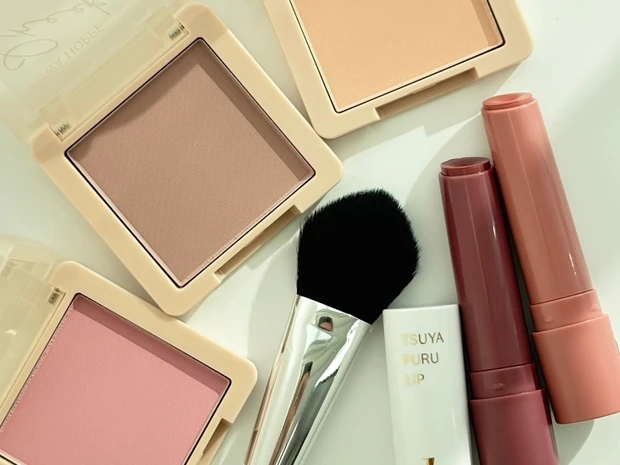 b idol（ビー アイドル）から待望のブランド初となるチークが登場！春新色リップも含めて全色スウォッチ