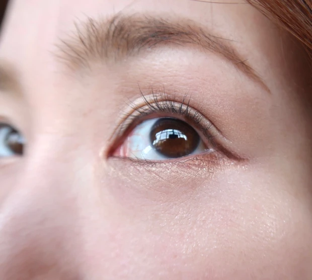 キャンメイク クリーミータッチライナーを目に描いた画像