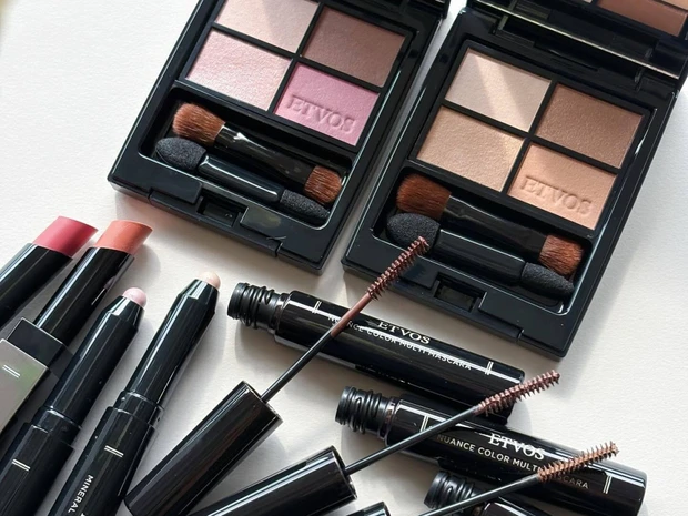 【春コスメ2026】エトヴォスの春コレクション「ツインチャーム」をスウォッチ！