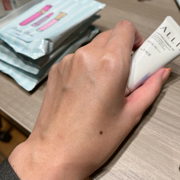 アリィー_クロノビューティラスティングプライマーUV