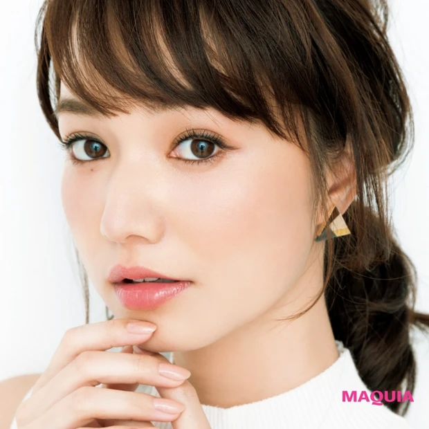 フェミニンvsワイルドどっちで行く? チーク1つで印象変わるセクシーテク…