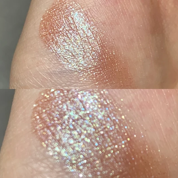 RMKインフィニシェイド シングルアイシャドウ21番の手元スウォッチ画像