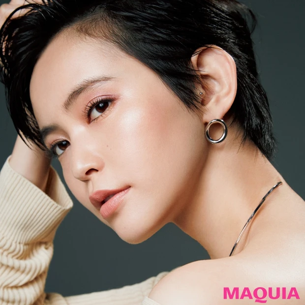 秋メイクと一緒に肌も更新！ ドラマティックな艶肌で、ハンサムな色気を引き…