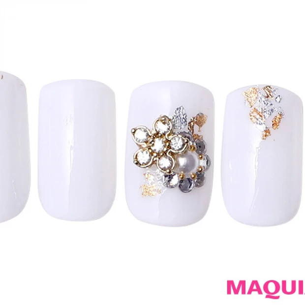 銀箔の世界に煌きの花が咲く「インパクトビジュー」ネイル