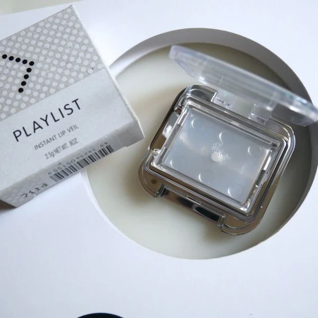 水分に反応!これを塗ると自分の唇に見とれます。テンション上がる〜