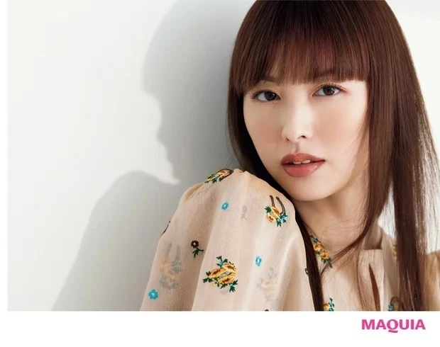 上質フェイスパウダーをハイライト使い_