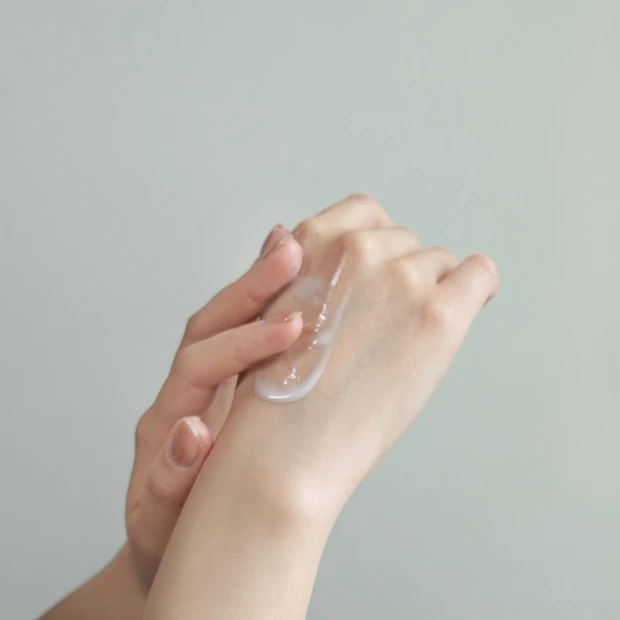 ボディクリーム　さらさら　高保湿　香り　潤い