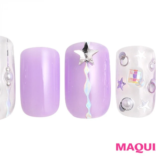 クリアな輝きに魔法をかける、ファンシームードな「スター」ネイル