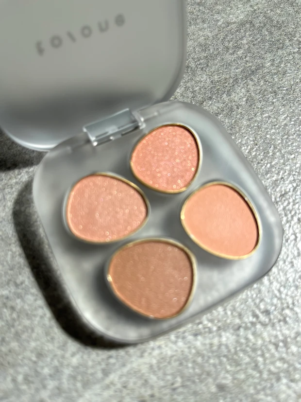 to/one トーン　ペタルフロートアイパレット　アイシャドウ　01  新作　イエベ　口コミ　人気　アイシャドウパレット