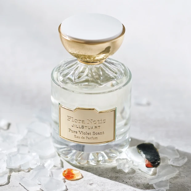 ピュアバイオレット オードパルファン 100ml ¥11000/フローラノーティス ジルスチュアート ビューティ