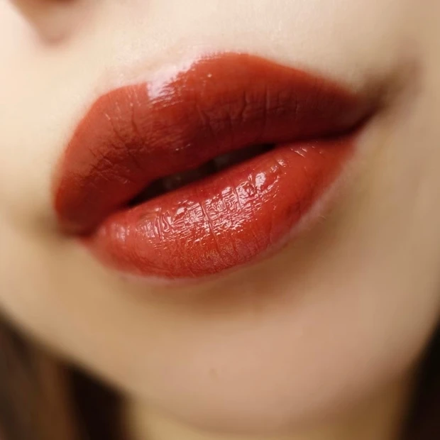 Ririmew リリミュウ センシュアルフィックスティント プチプラコスメ プチプラティント プチプラリップ ティントリップ 指原莉乃 さっしー プロデュース ツヤ 高発色 LOFT ロフト PLAZA プラザ 04 シナモンナッツ