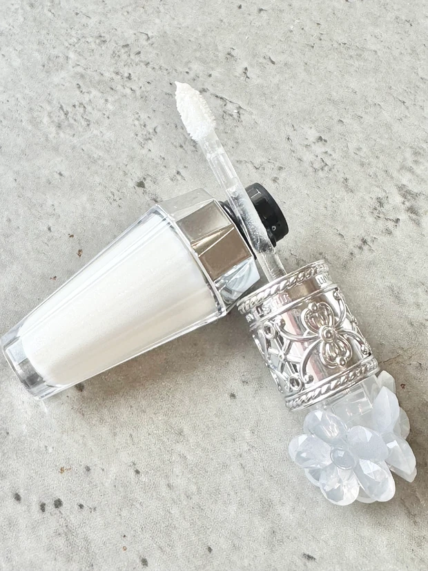 ジルスチュアート　サムシングピュアブルー　限定発売　限定コスメ　デパコス　リップセラム　唇美容液　リップ美容液　リッププランパー