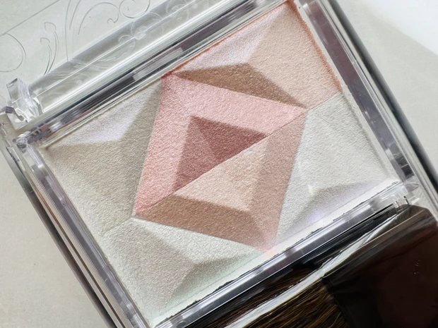 セザンヌのパールグロウハイライト SP2 ロマンスブルーム