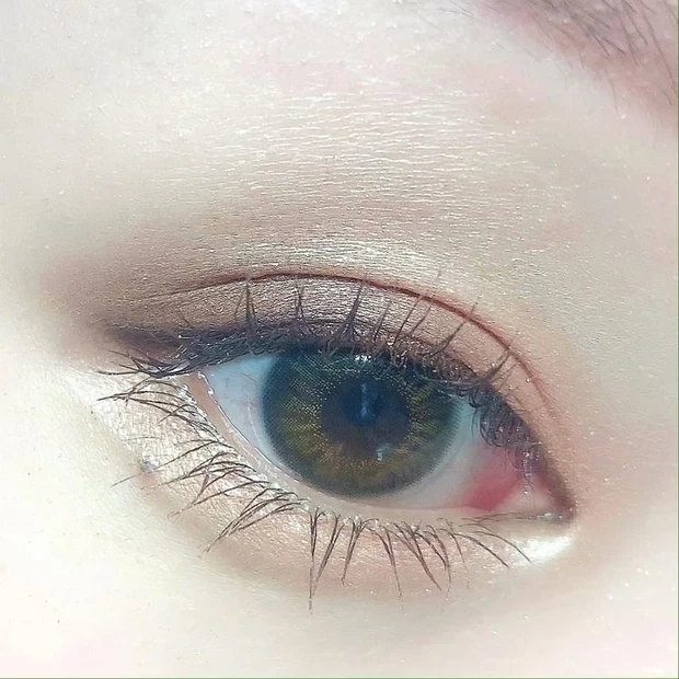 セザンヌ　アイシャドウ　トーンアップアイシャドウ　08ハニーブラウン　MIROさん　メイク画像　ブルベ